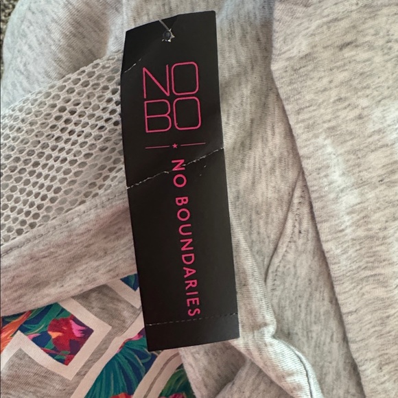 No Boundaries Gray 'Fierce' Womens Sweater with Tropical Floral Graphics XXL NWT - Picture 7 of 7